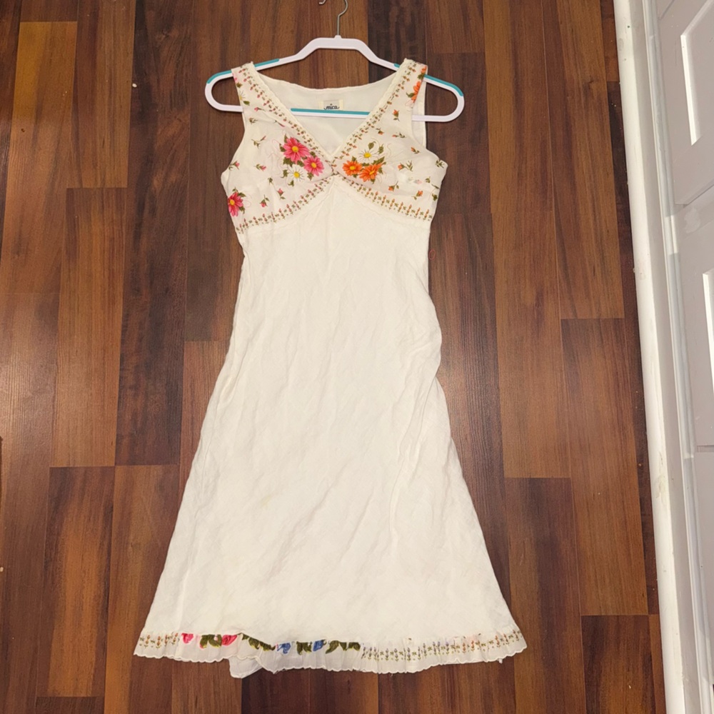Beach Vacation Floral Embroidered White Dress Size 6
